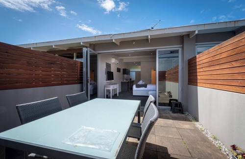 Hobart Central Business District Apartment | Studio Apartment - 5 Mins to CBD - Free Parking - Sandy Bay