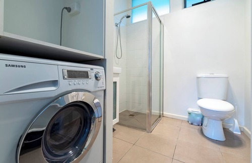 Hobart Central Business District Apartment | Studio Apartment - 5 Mins to CBD - Free Parking - Sandy Bay