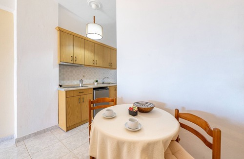 Astrakeri Apartment | Studio Apartment '5' with Sea View, Wi-Fi and Air Conditioning