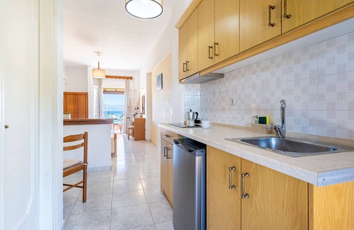 Astrakeri Apartment | Studio Apartment '5' with Sea View, Wi-Fi and Air Conditioning