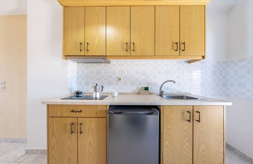 Astrakeri Apartment | Studio Apartment '5' with Sea View, Wi-Fi and Air Conditioning