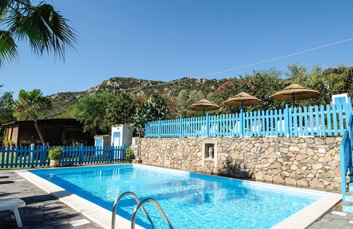 Teulada Apartment | Studio Apartment 'Agricosta Del Sud Studio4 - 4p' with Shared Pool and Shared Garden
