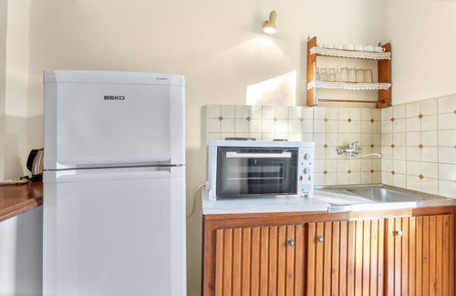 Limni Keri Apartment | Studio Apartment 'Castellos Bellos 5' with Shared Garden, Wi-Fi and Air Conditioning