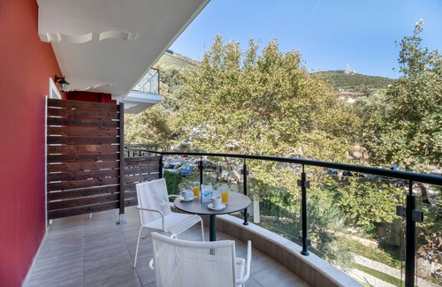 Anthousa Apartment | Studio Apartment 'Deluxe 2 Adults - B' with Shared Terrace, Wi-Fi and Air Conditioning