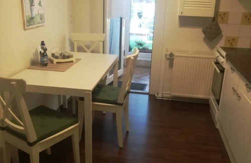Michendorf Apartment | Studio Apartment 'Ferienwohnung Am Wald' with Private Terrace, Private Garden and Wi-Fi