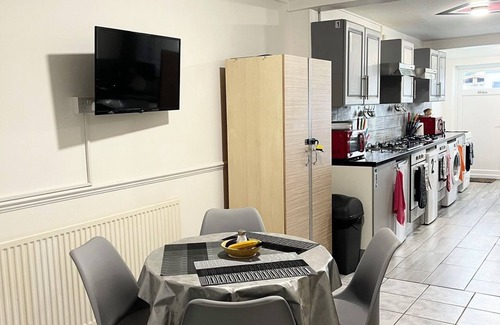 Mawneys Apartment | Studio Apartment