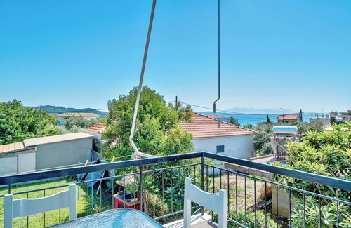 Zalongo Apartment | Studio Apartment 'Labros 4' with Mountain View, Wi-Fi and Air Conditioning