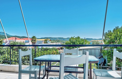 Zalongo Apartment | Studio Apartment 'Labros 4' with Mountain View, Wi-Fi and Air Conditioning