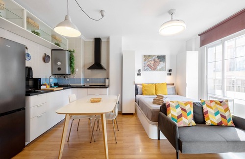 La Goleta Apartment | Studio Apartment 'La Casa De La Muralla' with Balcony, Wi-Fi and Air Conditioning