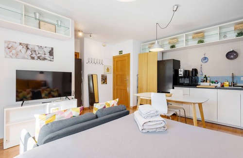 La Goleta Apartment | Studio Apartment 'La Casa De La Muralla' with Balcony, Wi-Fi and Air Conditioning