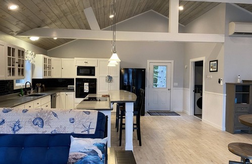 Franklin Apartment | Studio Apartment overlooking Molasses Pond
