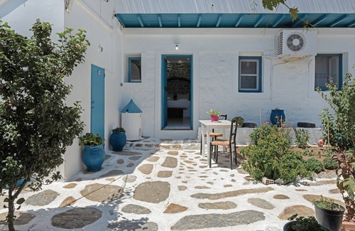 Amorgos Town Apartment | Studio Apartment 'Politimi's N6' with Mountain View, Wi-Fi and Air Conditioning