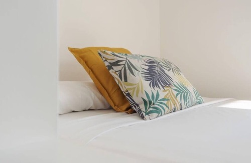 Ciudad Lineal Apartment | Studio Apartment with Balcony in Sanchinarro