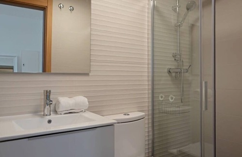 Ciudad Lineal Apartment | Studio Apartment with Balcony in Sanchinarro