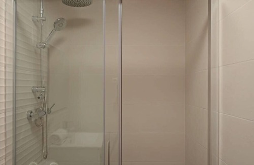 Ciudad Lineal Apartment | Studio Apartment with Balcony in Sanchinarro