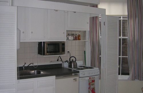 Beacon Hill Apartment | Studio Apt w private kitchen & bathroom; Queen; Beacon Hill; owner occupied home