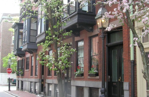 Beacon Hill Apartment | Studio Apt w private kitchen & bathroom; Queen; Beacon Hill; owner occupied home