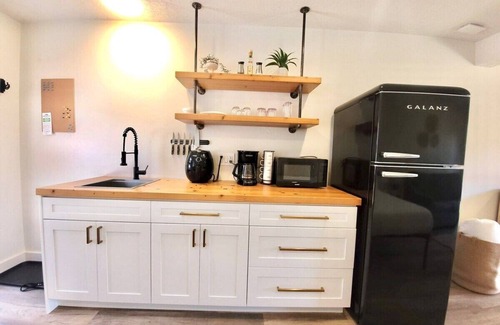 Lake Cowichan Hotel | Studio at Riverside Boutique Motel - River Room