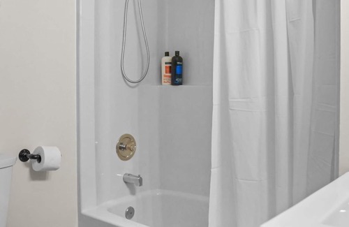 Lake Cowichan Hotel | Studio at Riverside Boutique Motel - River Room