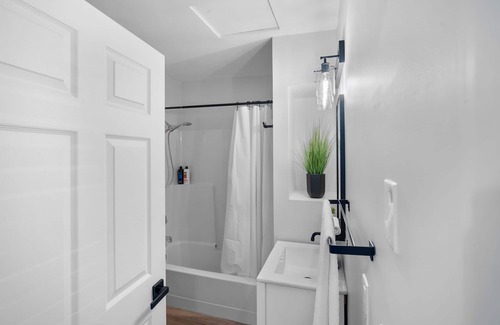 Lake Cowichan Hotel | Studio at Riverside Boutique Motel - River Room