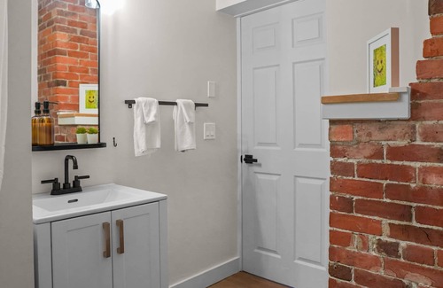 Lake Cowichan Hotel | Studio at Riverside Boutique Motel - River Room