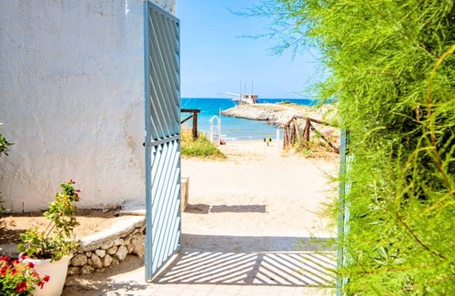 Chiesiola Apartment | Studio 'Baia Falcone-Studio Type A 110' with sea view, Wi-Fi and air conditioning