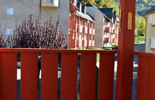 Esquieze-Sere Apartment | Studio cabin in Esquièze-Sère for 6 with balcony, mountain view and parking