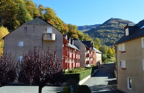 Esquieze-Sere Apartment | Studio cabin in Esquièze-Sère for 6 with balcony, mountain view and parking