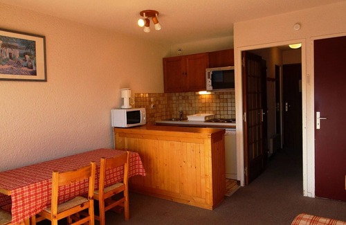 Auris Apartment | Studio cabin, sleeps 4, ski-in/ski-out, near shops, balcony, mountain views