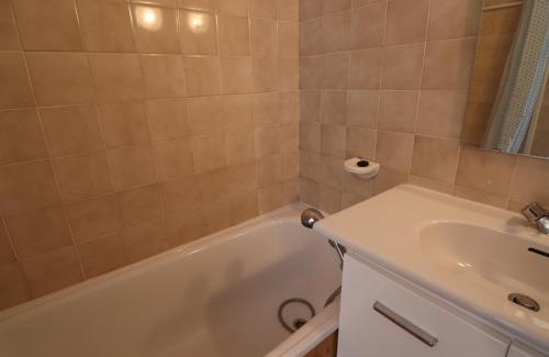 Val Claret Apartment | Studio cabine au pied des pistes avec balcon – Tignes Val Claret - FR-1-502-564