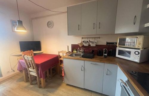 Les Angles Apartment | Studio cabine fonctionnel et bien équipé en montagne - FR-1-593-136