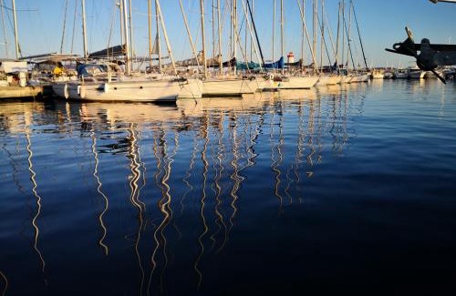 Toulon - Hyeres Apartment | Studio calme à Giens , 2 pas du port et des plages