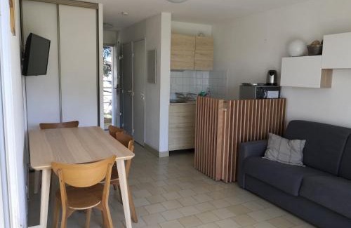 Toulon - Hyeres Apartment | Studio calme à Giens , 2 pas du port et des plages