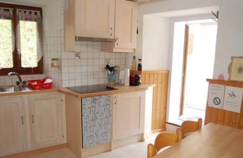 Les Posses-sur-Bex Apartment | Studio close to the ski slopes, the baths, the lake and nature