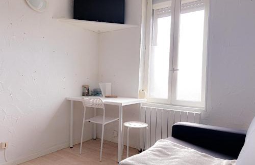 Valenciennes Apartment | Studio cosy