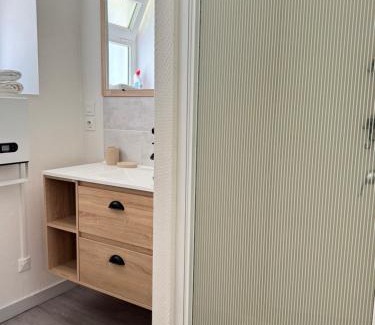 Egletons Apartment | Studio cosy & pratique avec parking privé