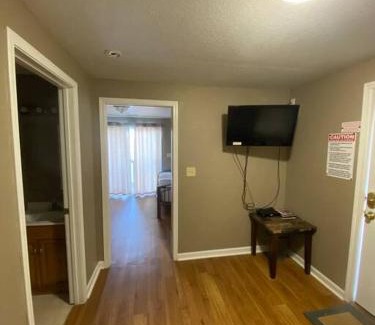 Lake Ozark House | Studio D Sleep 6- Bachelor/Bachelorette Parties!