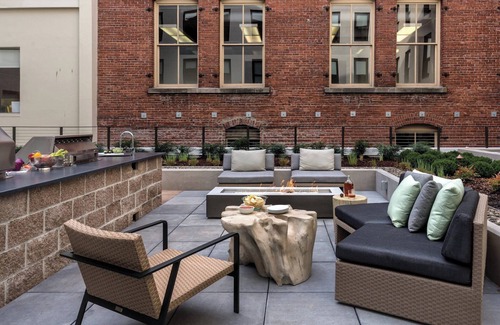 Old Town Chinatown Resort | Studio Deluxe Portland Waterfront Park
