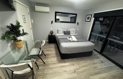 Adamstown Apartment | Studio Deluxe with Balcony