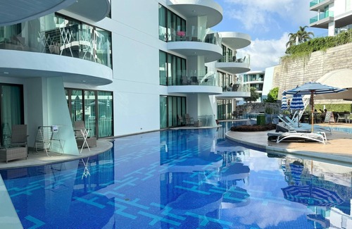 Patong Apartment | Studio direct pool access Merlin/Tri Trang beach