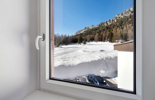 Misurina Apartment | Studio 'Dolomiti E Misurina My Dreams' with Lake View and Balcony