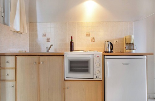 Limni Keri Apartment | Studio "Dolphin Studio Sea View 10" with Private Balcony, Shared Garden & Wi-Fi