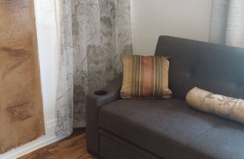 Pittsburgh Apartment | Studio Efficiency Apartment Minutes from downtown Pittsburgh with WiFi