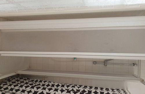 Issoudun House | Studio equipped with all comforts with location for vehicle near shops