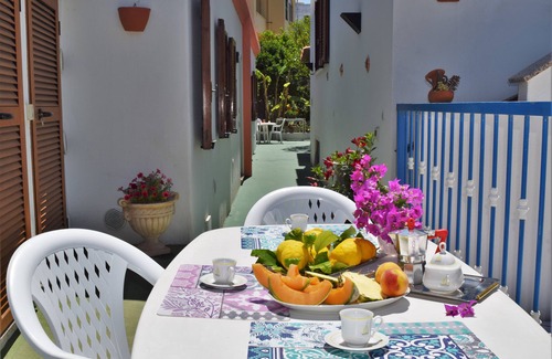 Forio Apartment | Studio flat between the center and the thermal baths.Villetta Lucia Forio