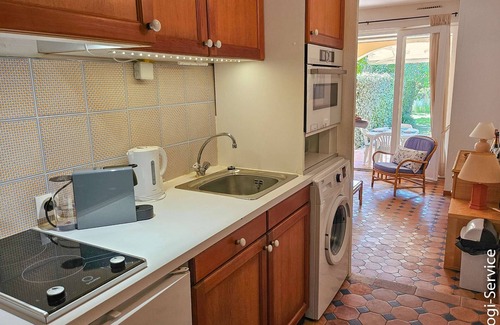 Port Grimaud Apartment | Studio flat close to the beach of Port Grimaud II