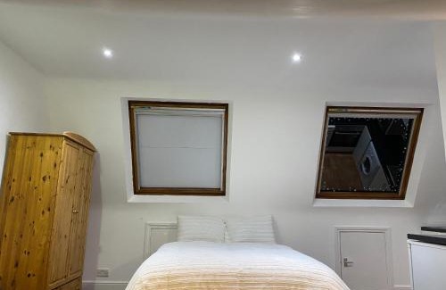 Hatch End Apartment | Studio Flat