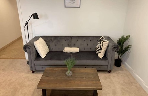 Gold Coast Apartment | Studio flat in the heart of Chicago's Gold Coast