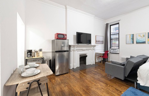 Midtown East Apartment | Studio for 2! Heart of Midtown!