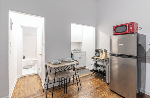 Midtown East Apartment | Studio for 2! Heart of Midtown!